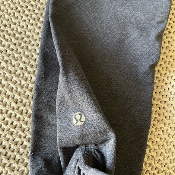 Lululemon Navy Cropped Leggings - Picture 5 of 7